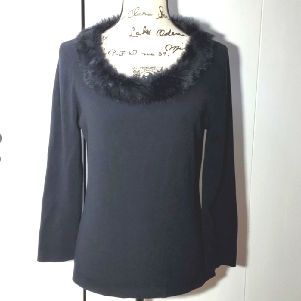 Michelle Nicole| Black Sweater Faux fur Collar Soft Cozy Edgy Modern Sz.Medium